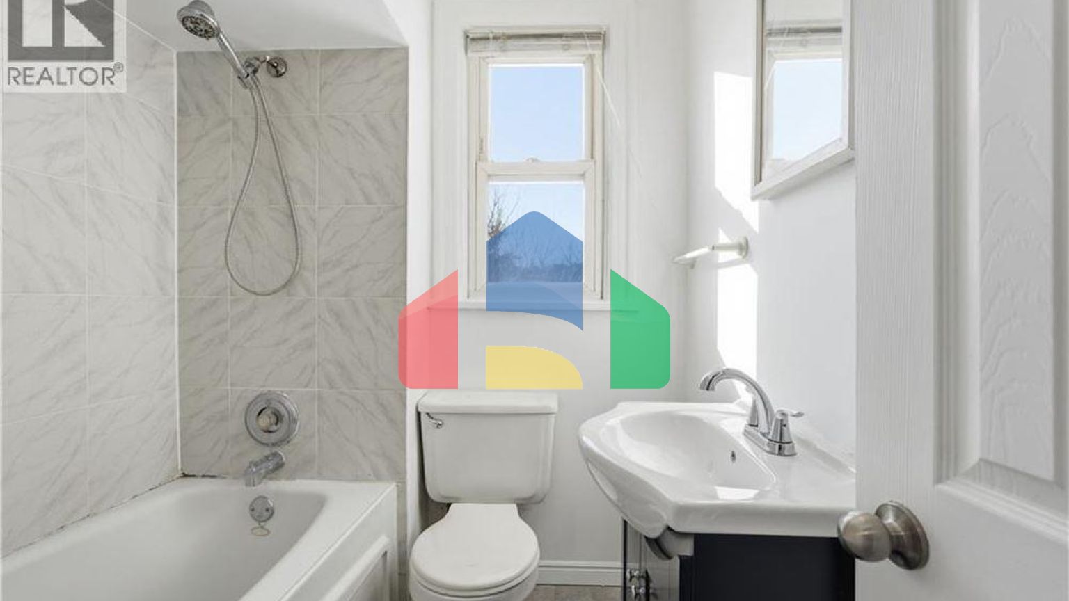 Residential - Single Family Home - Hamilton, Canada - Canada