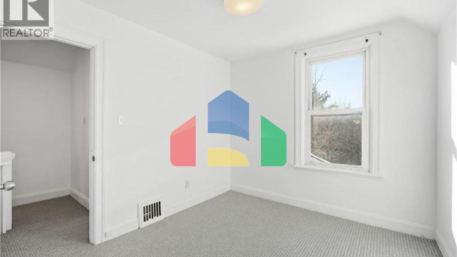 Residential - Single Family Home - Hamilton, Canada - Canada