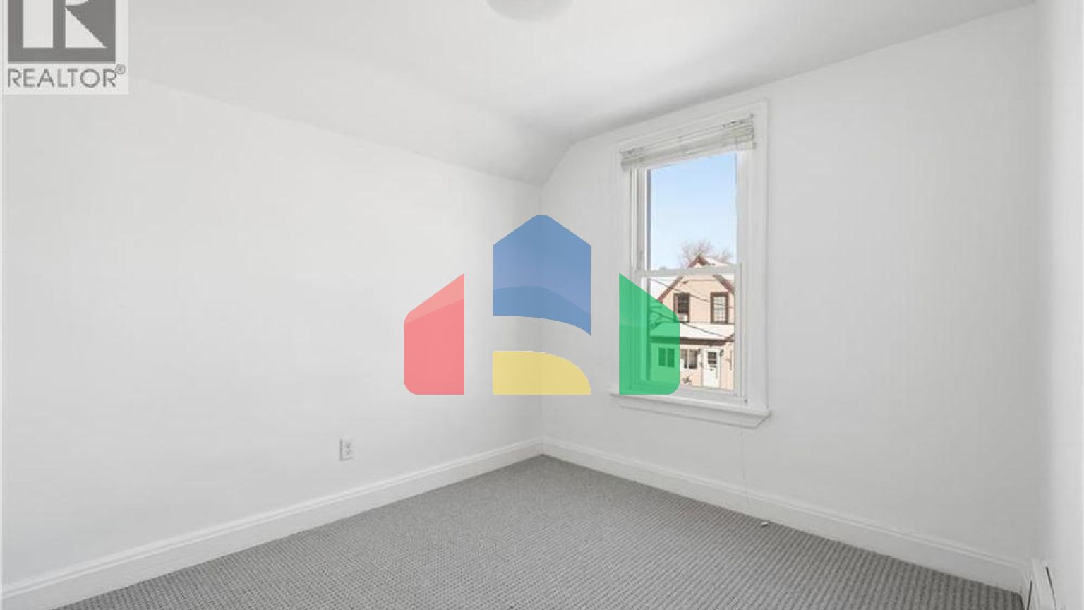 Residential - Single Family Home - Hamilton, Canada - Canada