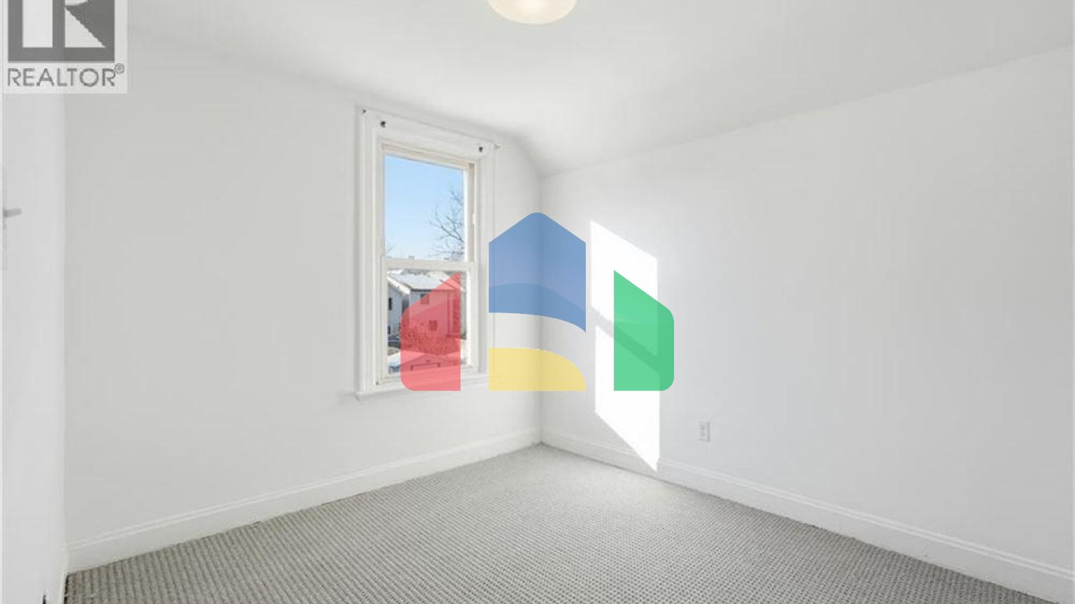 Residential - Single Family Home - Hamilton, Canada - Canada