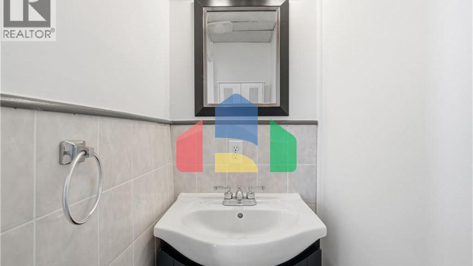 Residential - Single Family Home - Hamilton, Canada - Canada