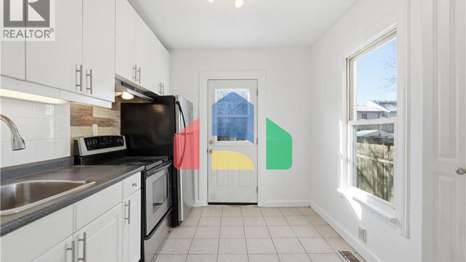 Residential - Single Family Home - Hamilton, Canada - Canada