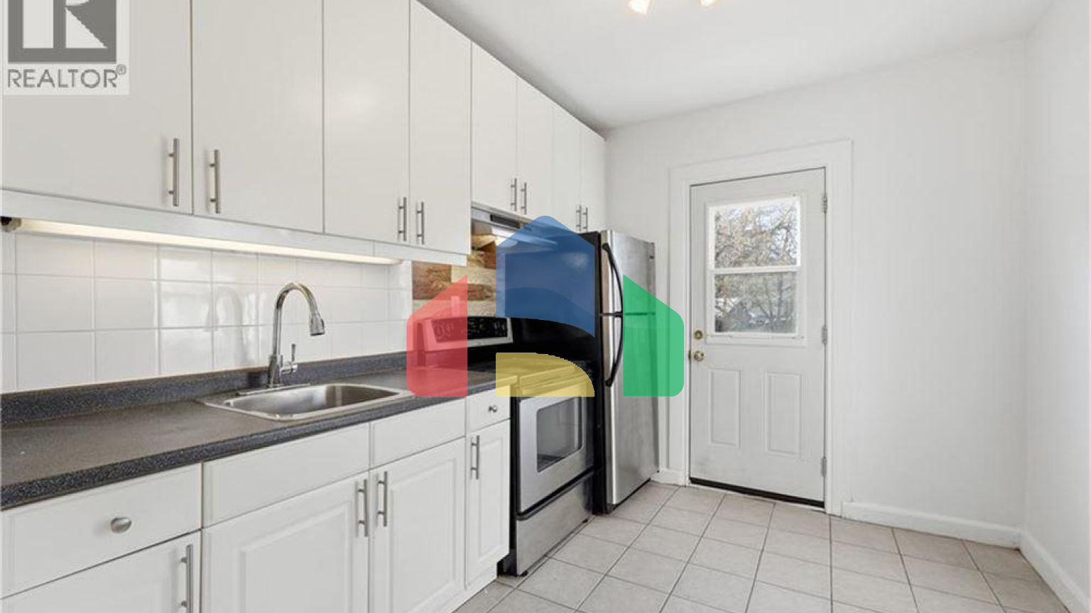 Residential - Single Family Home - Hamilton, Canada - Canada