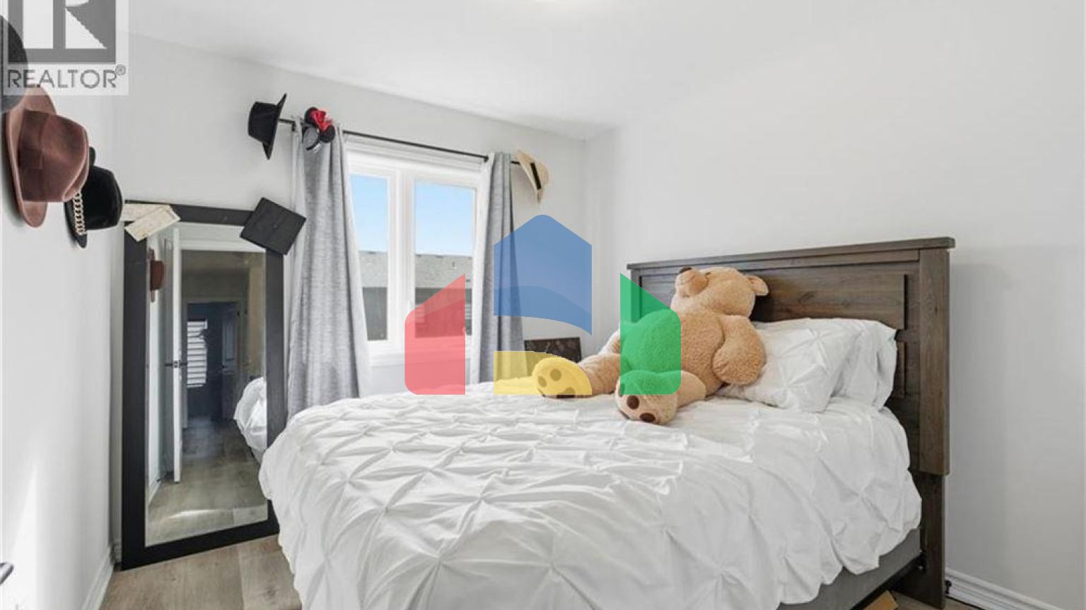 Residential - Single Family Home - Hamilton, Canada - Canada