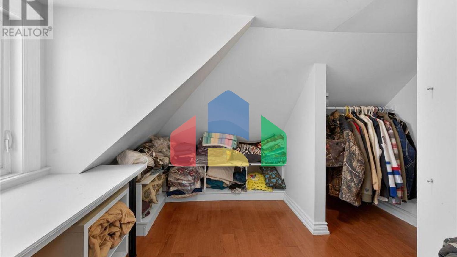 Residential - Single Family Home - Hamilton, Canada - Canada