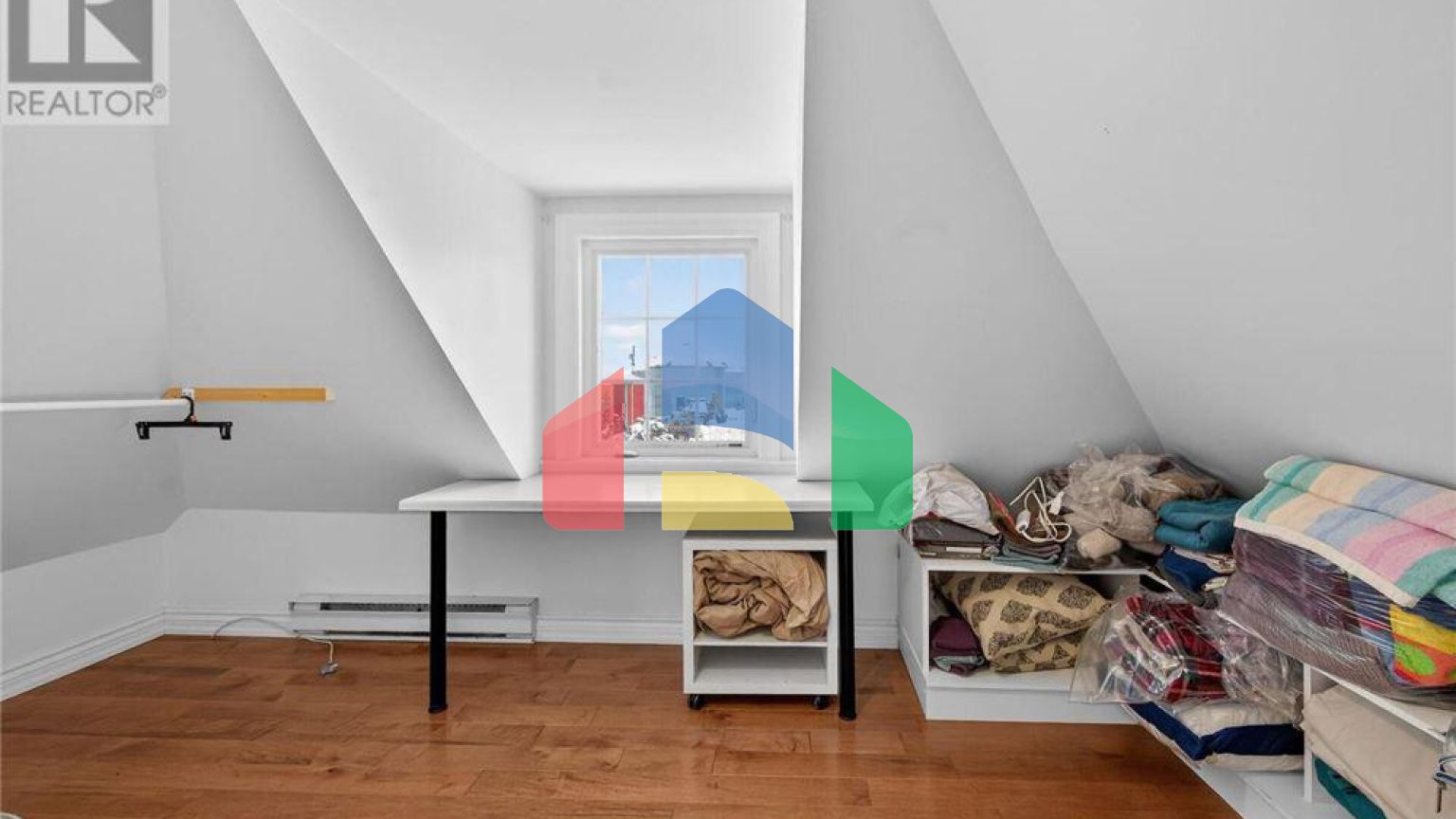 Residential - Single Family Home - Hamilton, Canada - Canada