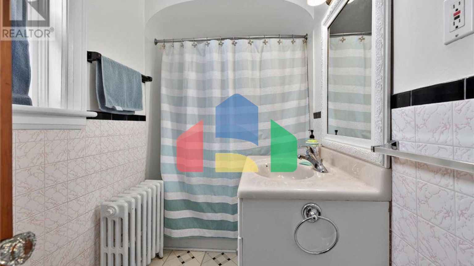 Residential - Single Family Home - Hamilton, Canada - Canada