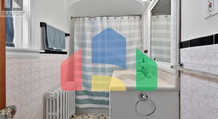 Residential - Single Family Home - Hamilton, Canada - Canada