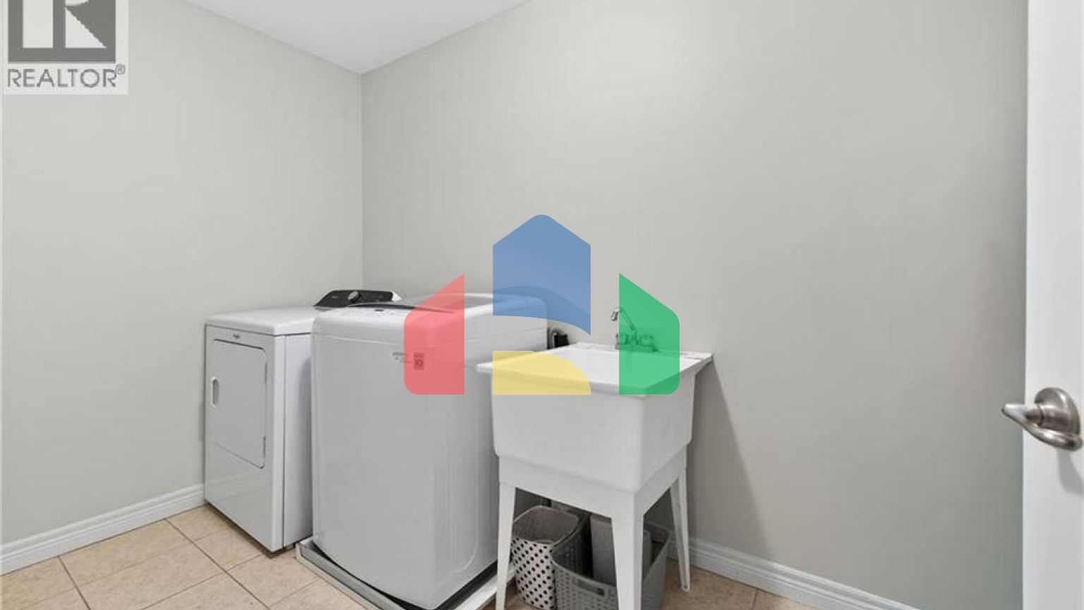 Residential - Single Family Home - Hamilton, Canada - Canada