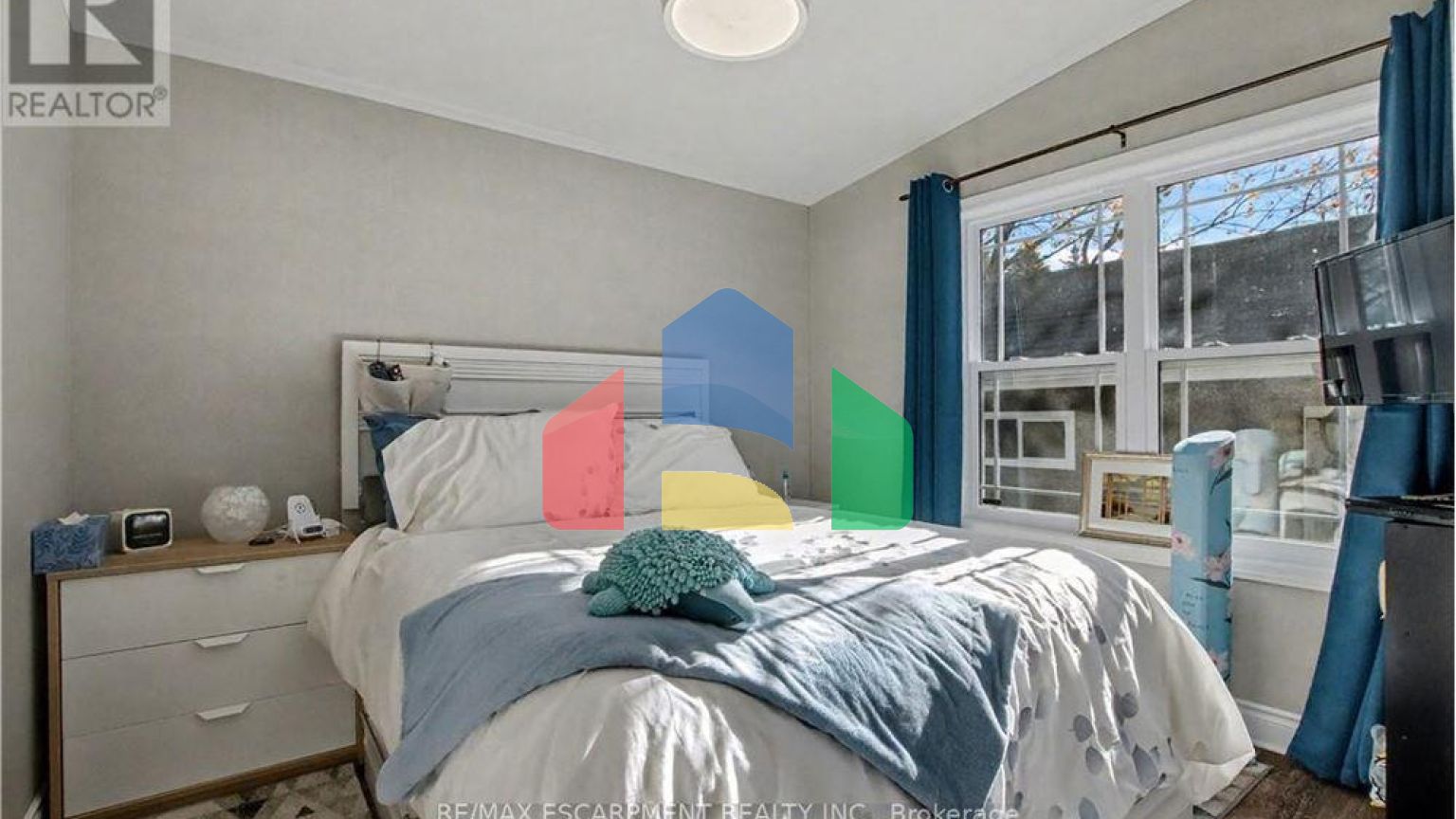 Residential - Single Family Home - Hamilton, Canada - Canada