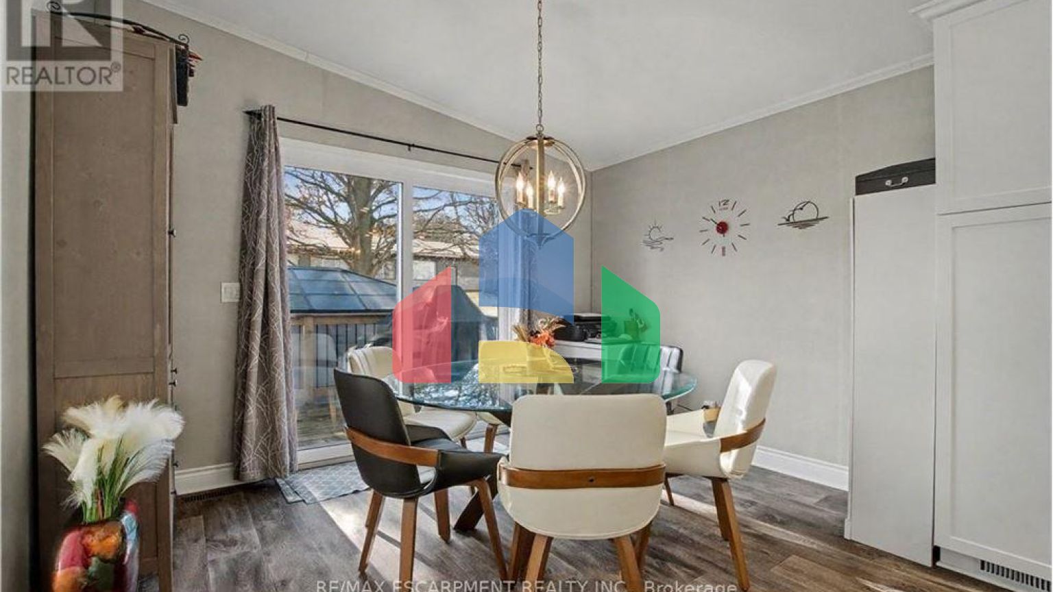 Residential - Single Family Home - Hamilton, Canada - Canada