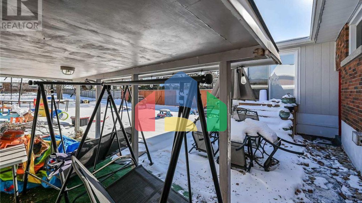 Residential - Single Family Home - Hamilton, Canada - Canada