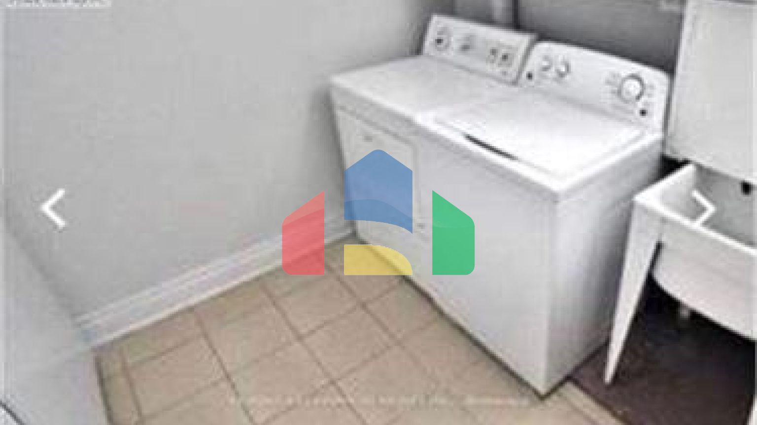 Residential - Single Family Home - Hamilton, Canada - Canada