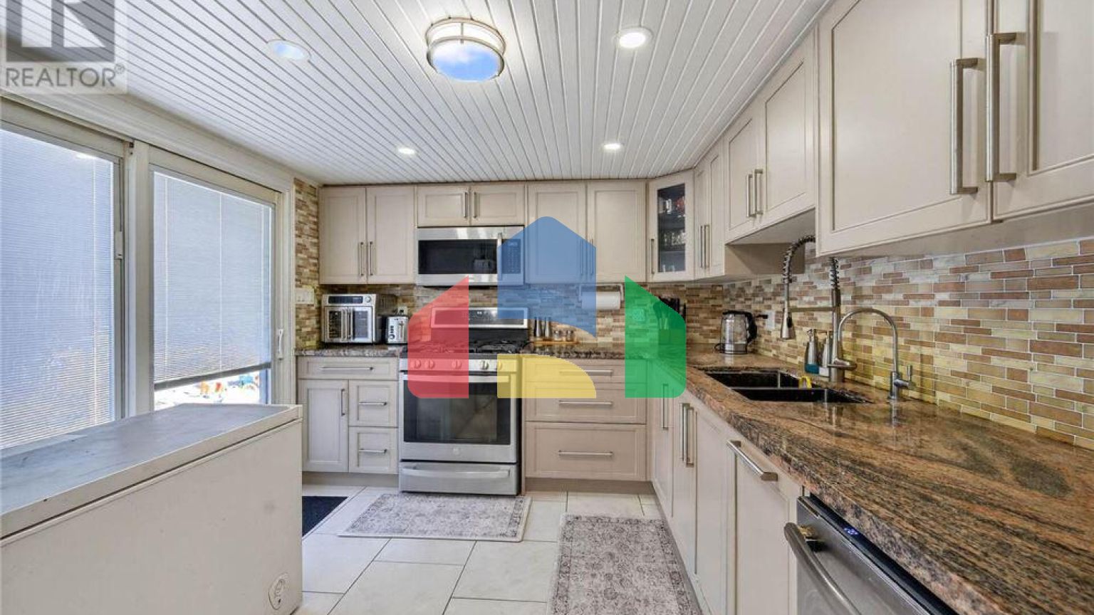 Residential - Single Family Home - Hamilton, Canada - Canada