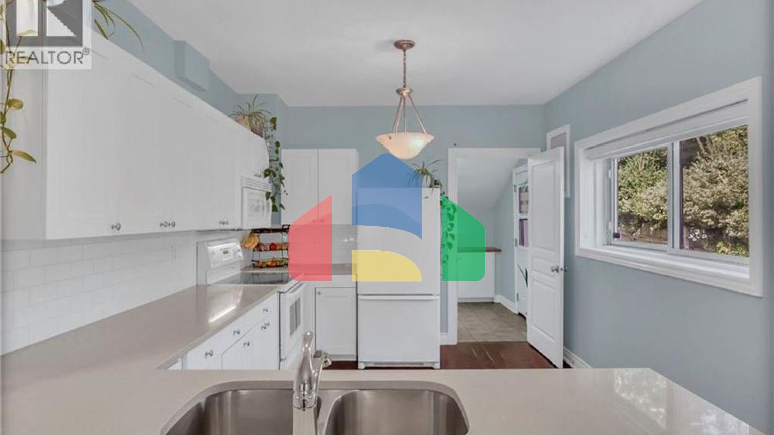 Residential - Single Family Home - Hamilton, Canada - Canada