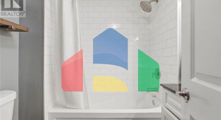 Residential - Single Family Home - Hamilton, Canada - Canada