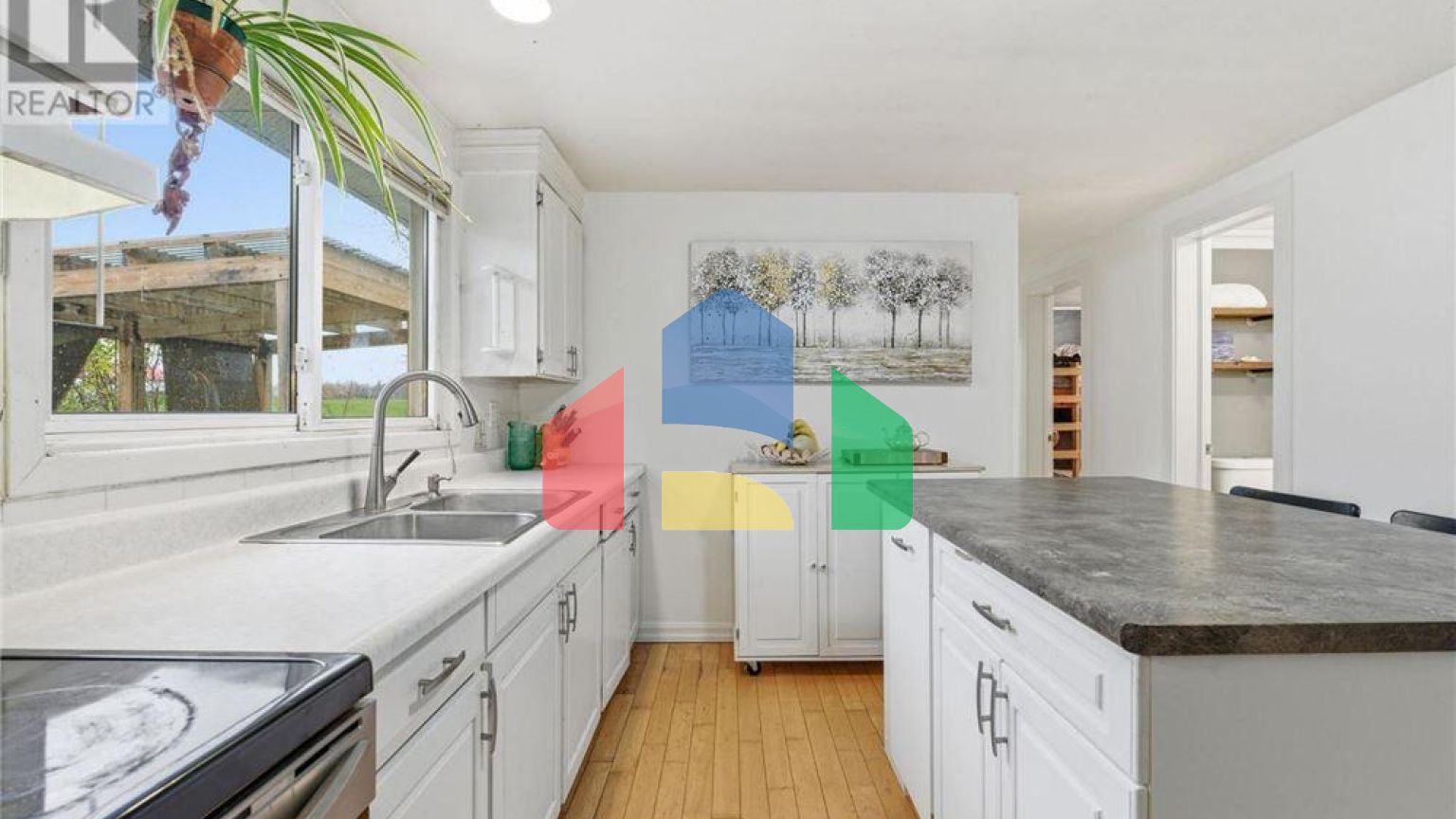 Residential - Single Family Home - Hamilton, Canada - Canada