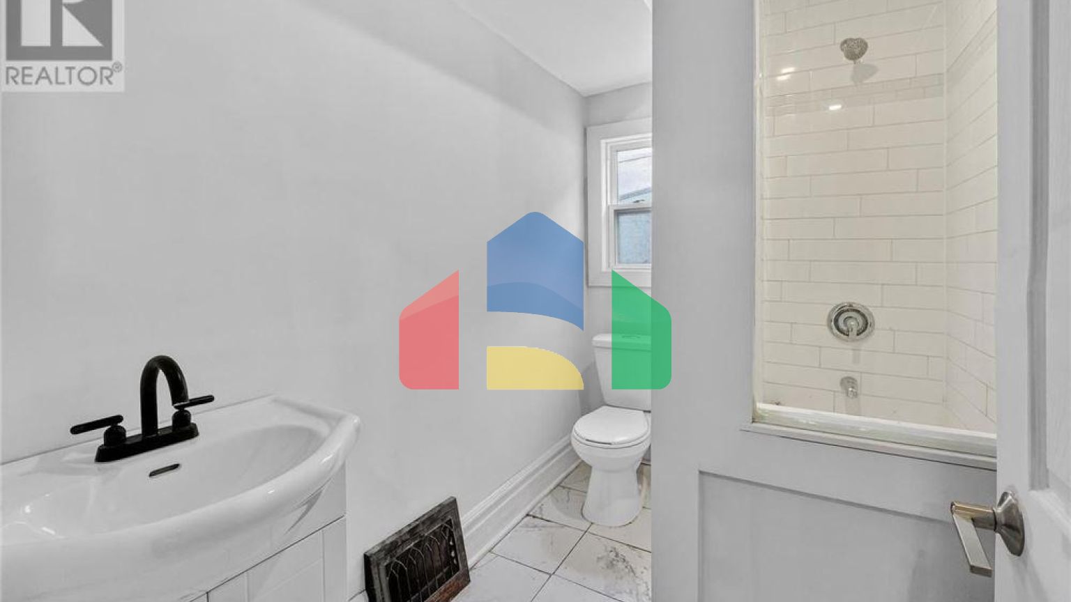 Residential - Single Family Home - Hamilton, Canada - Canada