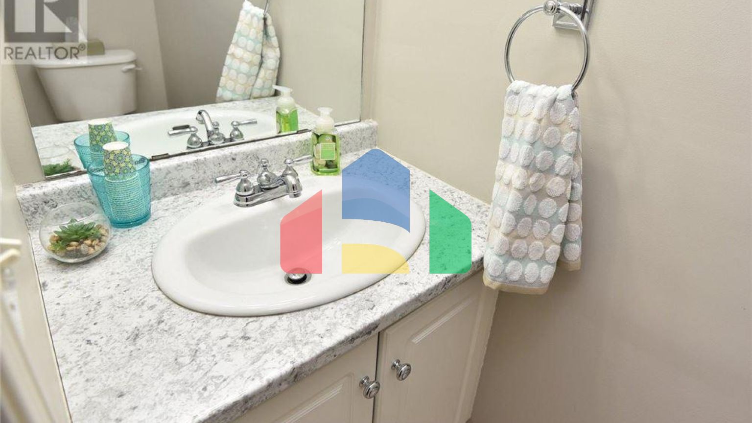 Residential - Condo/Apartment - Hamilton, Canada - Canada