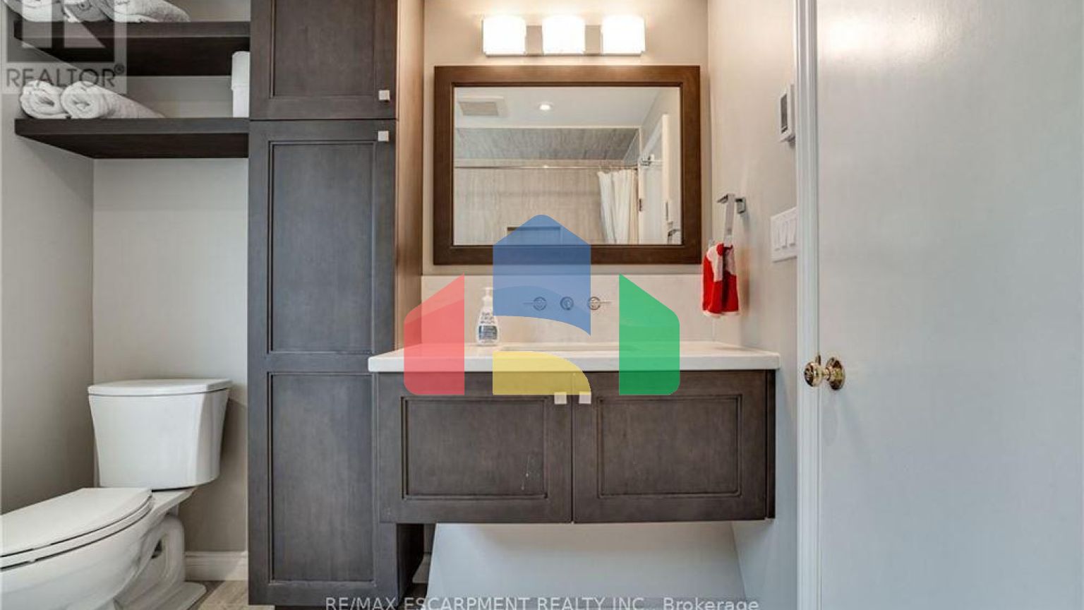 Residential - Single Family Home - Hamilton, Canada - Canada