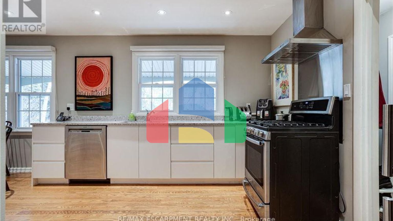 Residential - Single Family Home - Hamilton, Canada - Canada