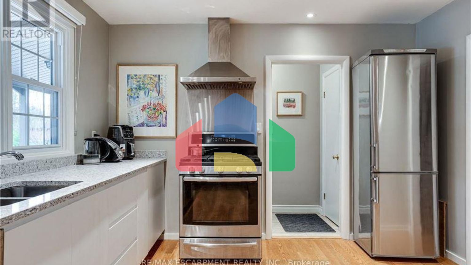 Residential - Single Family Home - Hamilton, Canada - Canada