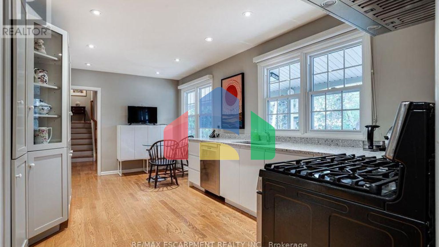 Residential - Single Family Home - Hamilton, Canada - Canada