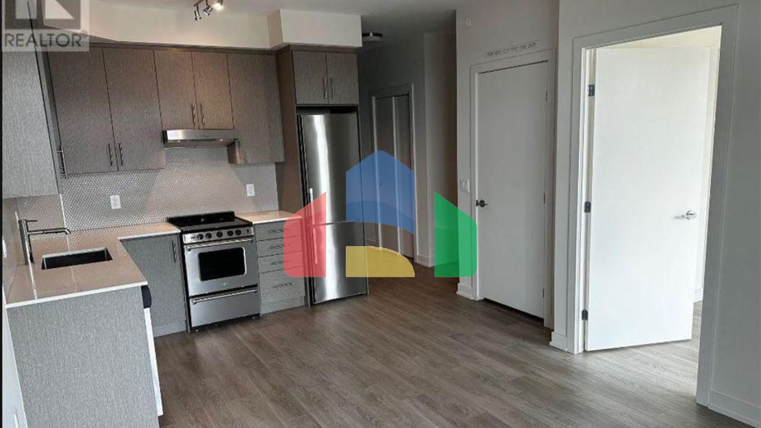 Residential - Condo/Apartment - Hamilton, Canada - Canada
