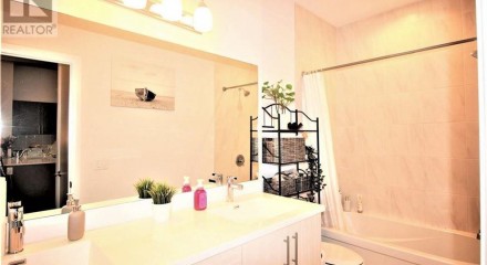 Residential - Condo/Apartment - Hamilton, Canada - Canada