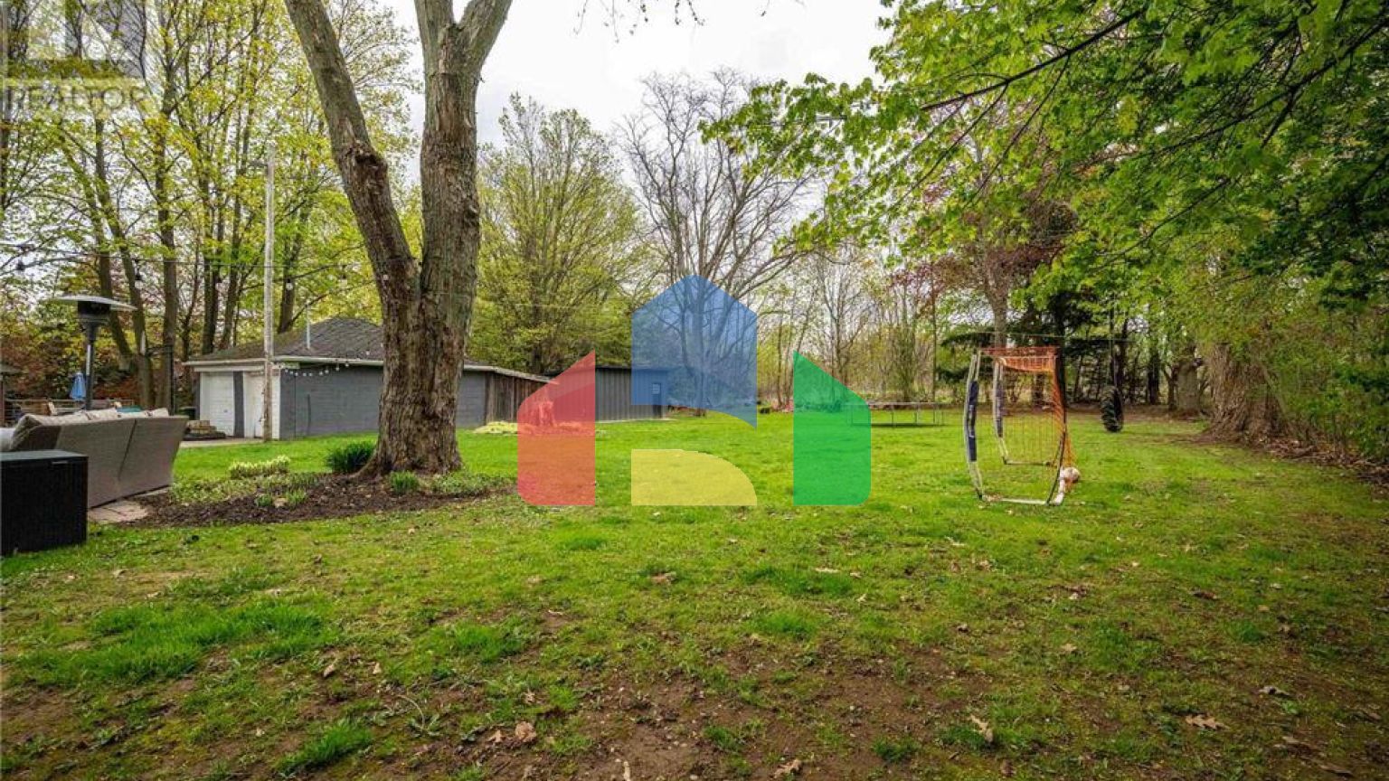 Residential - Single Family Home - Hamilton, Canada - Canada