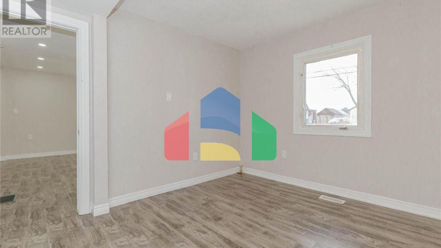 Residential - Single Family Home - Hamilton, Canada - Canada