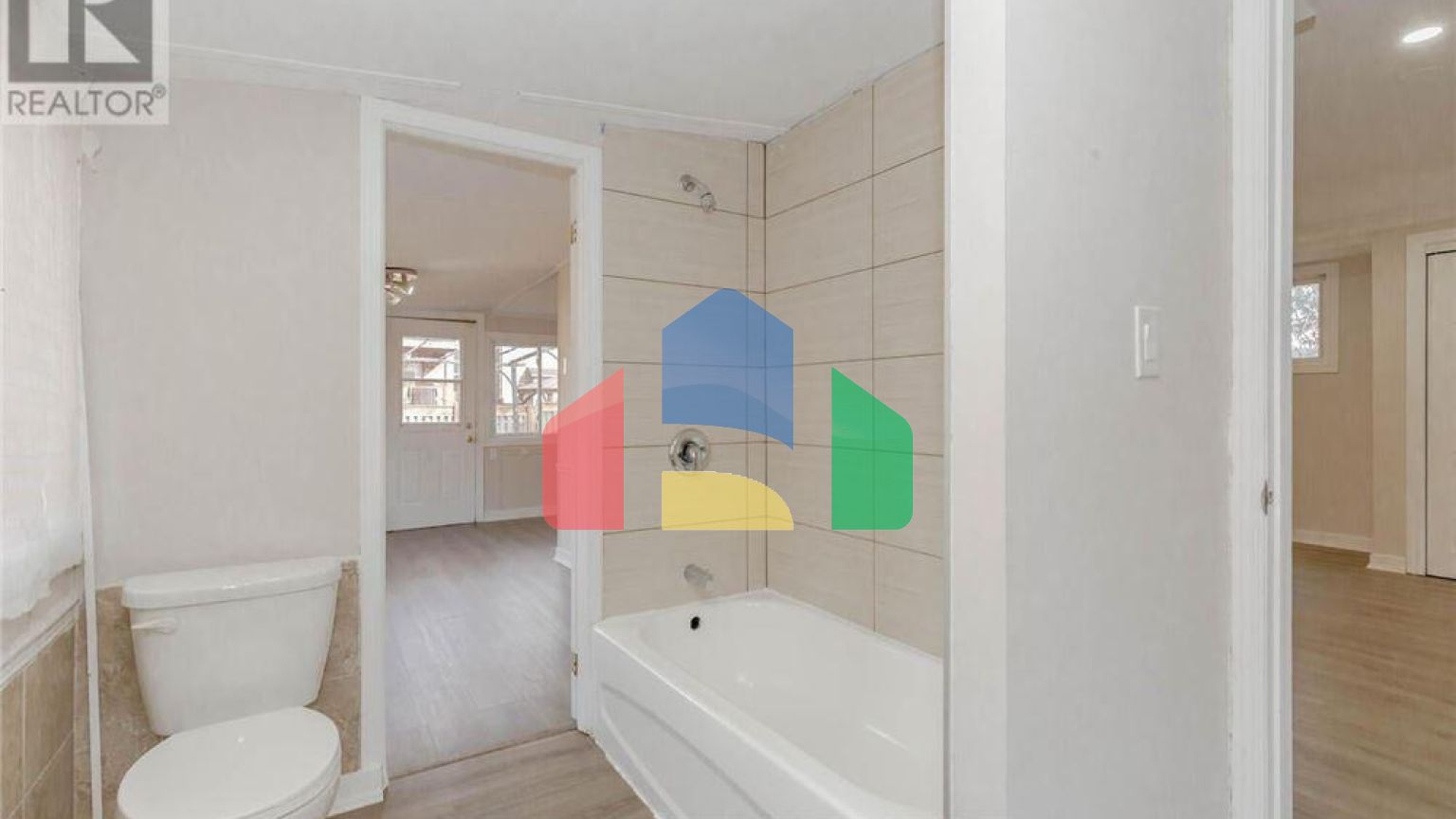 Residential - Single Family Home - Hamilton, Canada - Canada