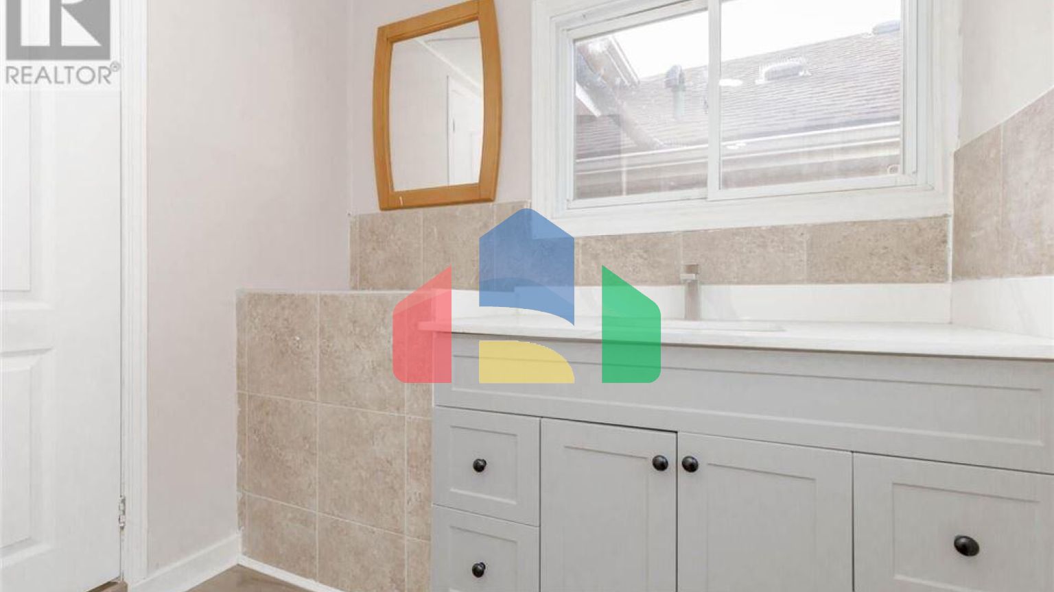 Residential - Single Family Home - Hamilton, Canada - Canada