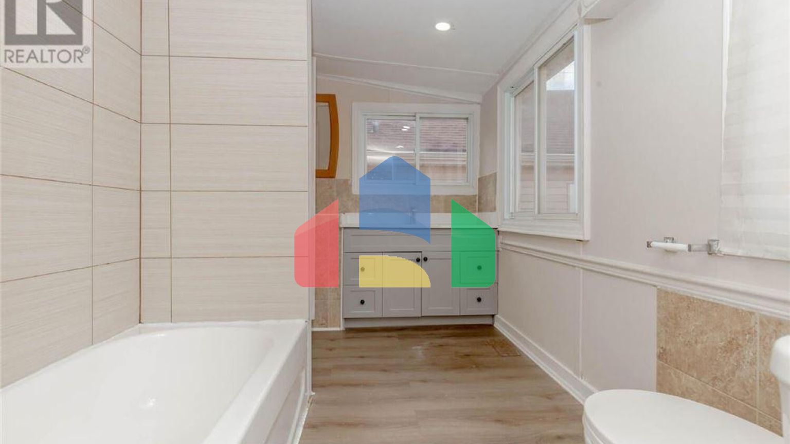 Residential - Single Family Home - Hamilton, Canada - Canada