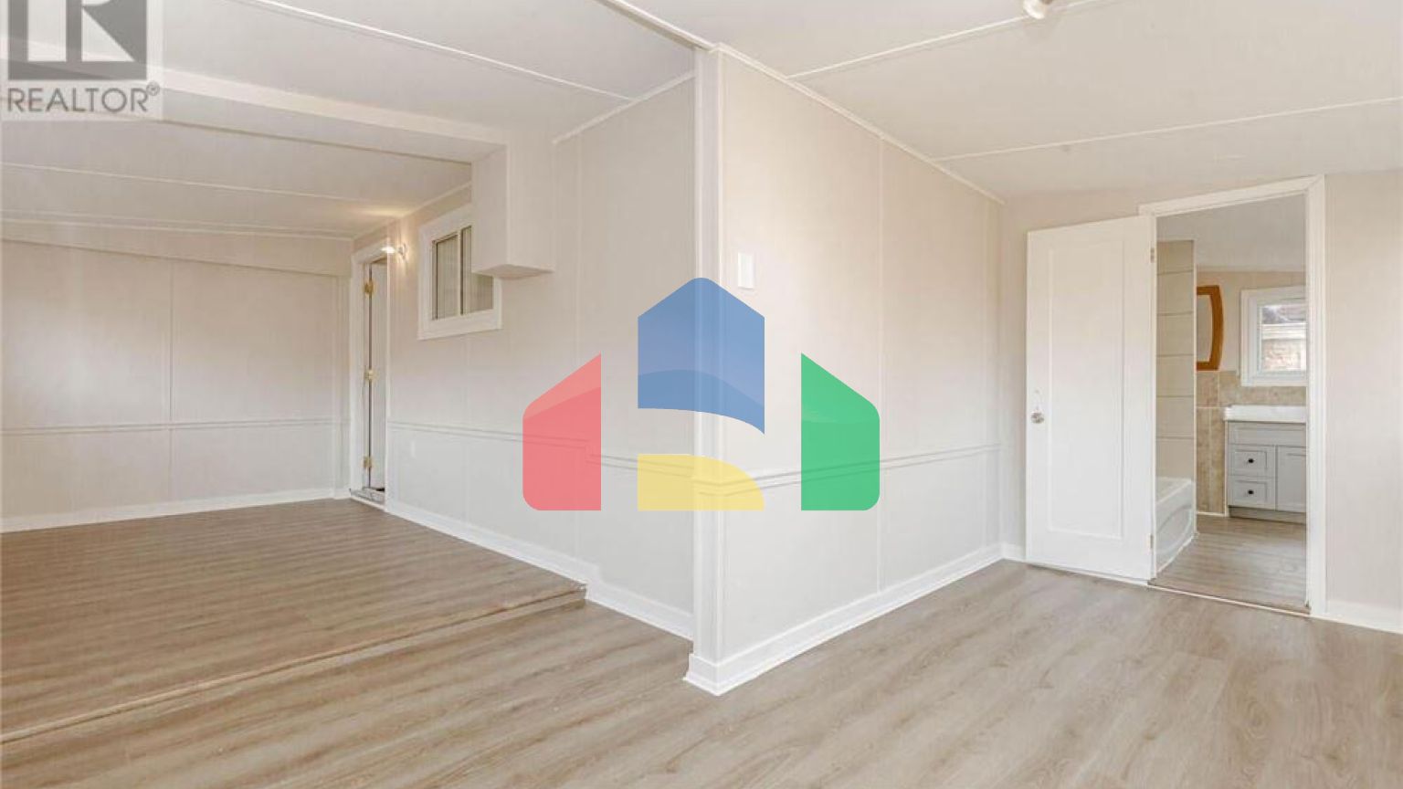 Residential - Single Family Home - Hamilton, Canada - Canada