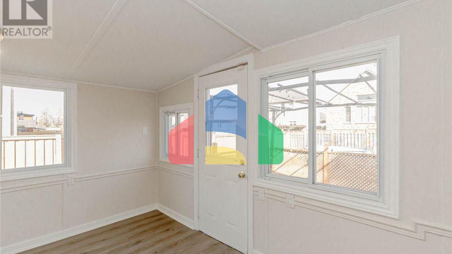 Residential - Single Family Home - Hamilton, Canada - Canada