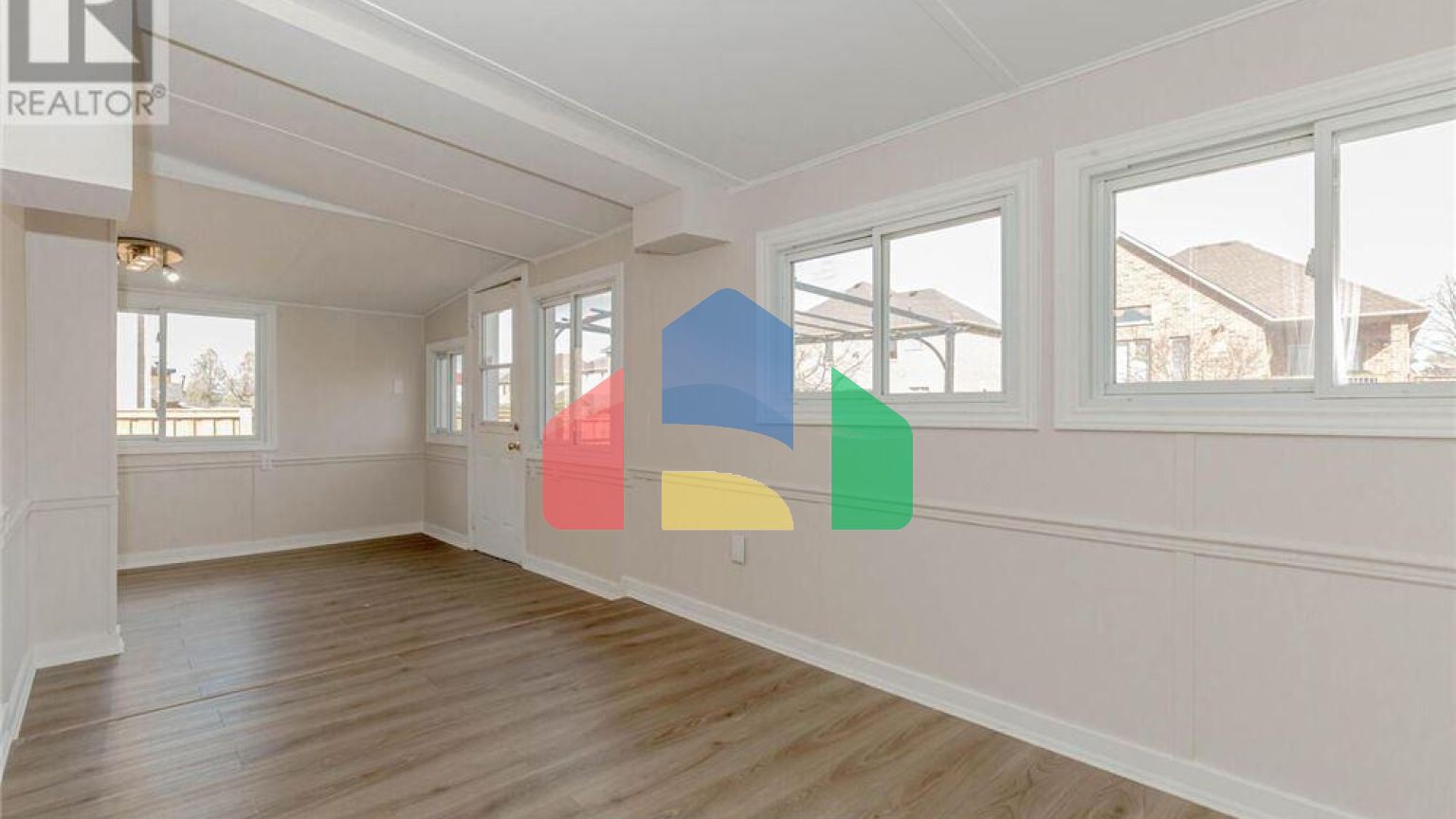 Residential - Single Family Home - Hamilton, Canada - Canada