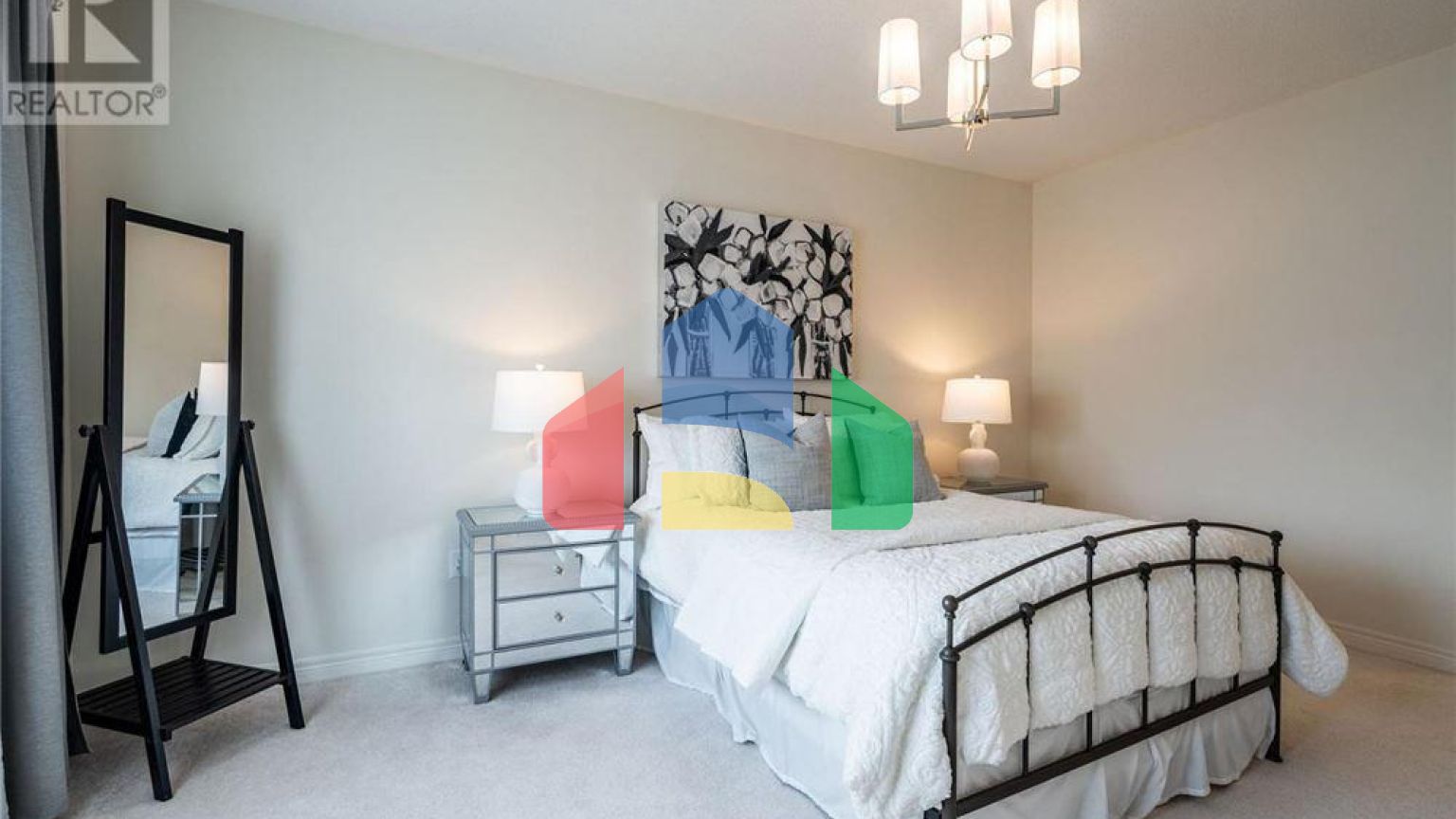 Residential - Single Family Home - Hamilton, Canada - Canada