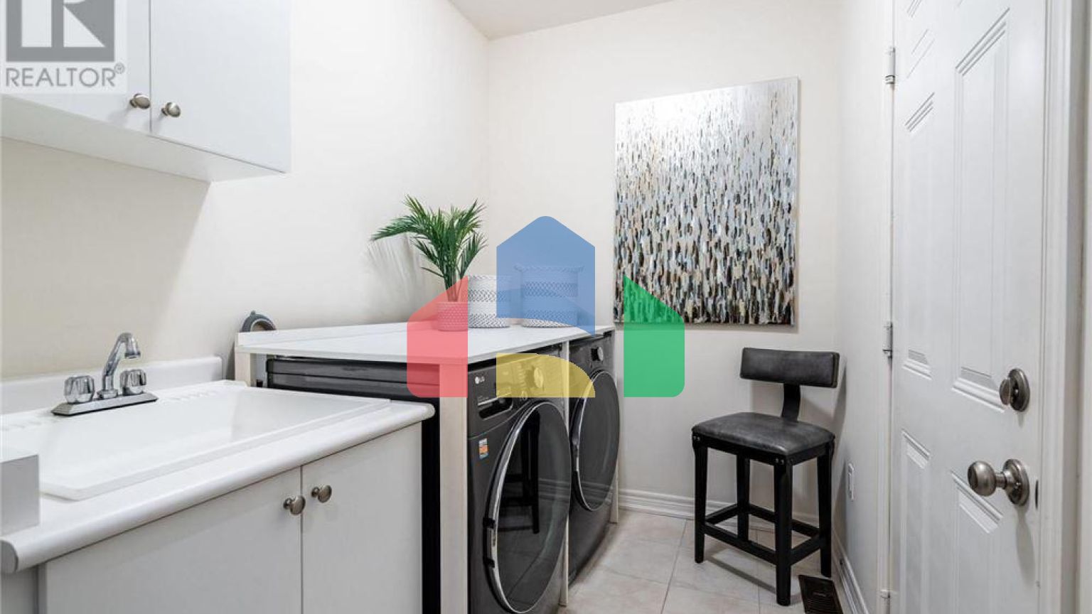 Residential - Single Family Home - Hamilton, Canada - Canada