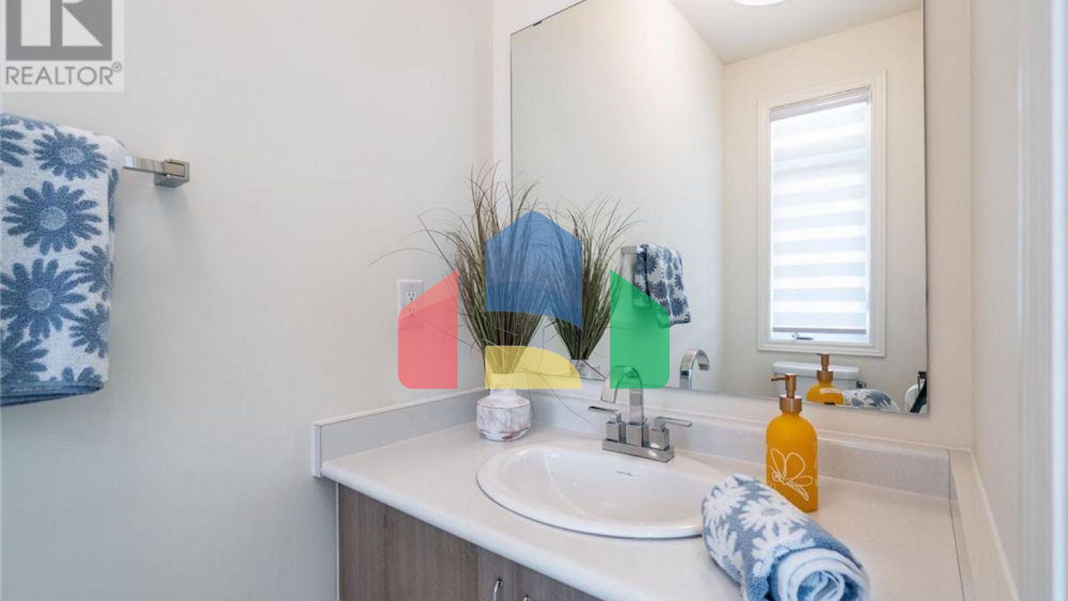 Residential - Single Family Home - Hamilton, Canada - Canada