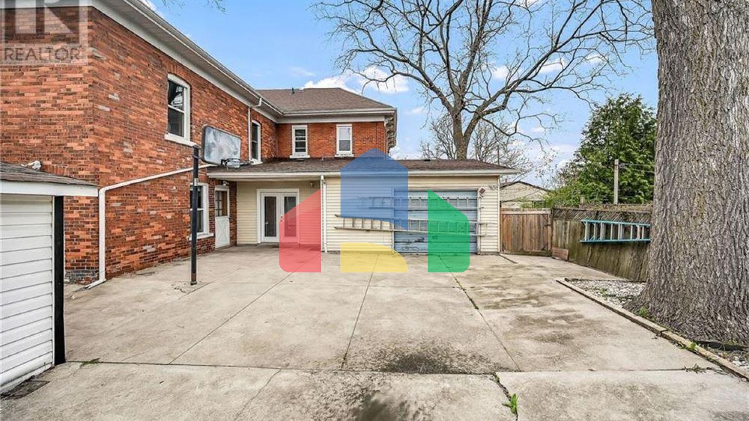 Residential - Single Family Home - Hamilton, Canada - Canada