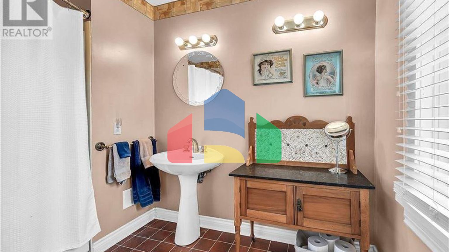 Residential - Single Family Home - Hamilton, Canada - Canada