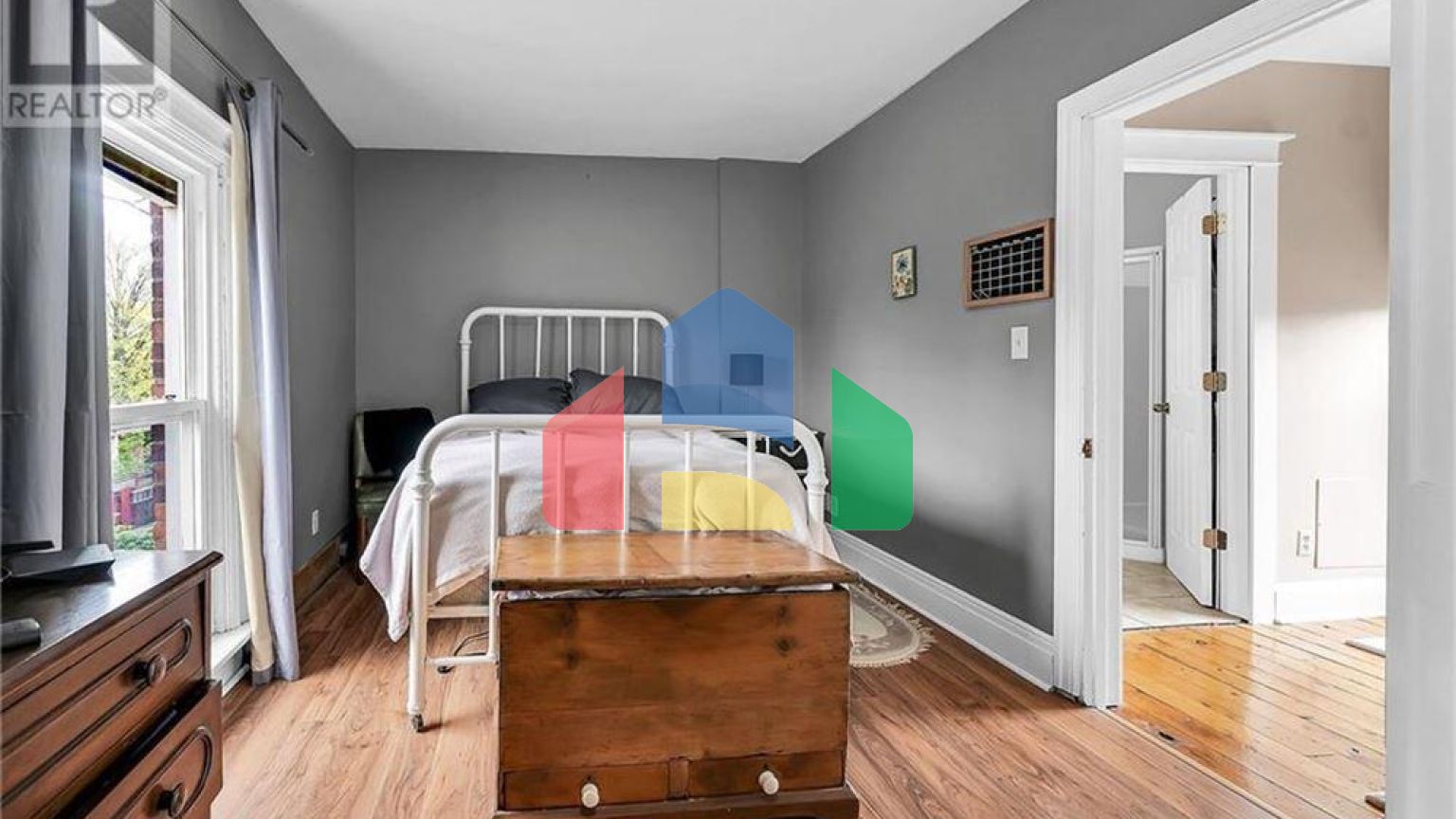 Residential - Single Family Home - Hamilton, Canada - Canada