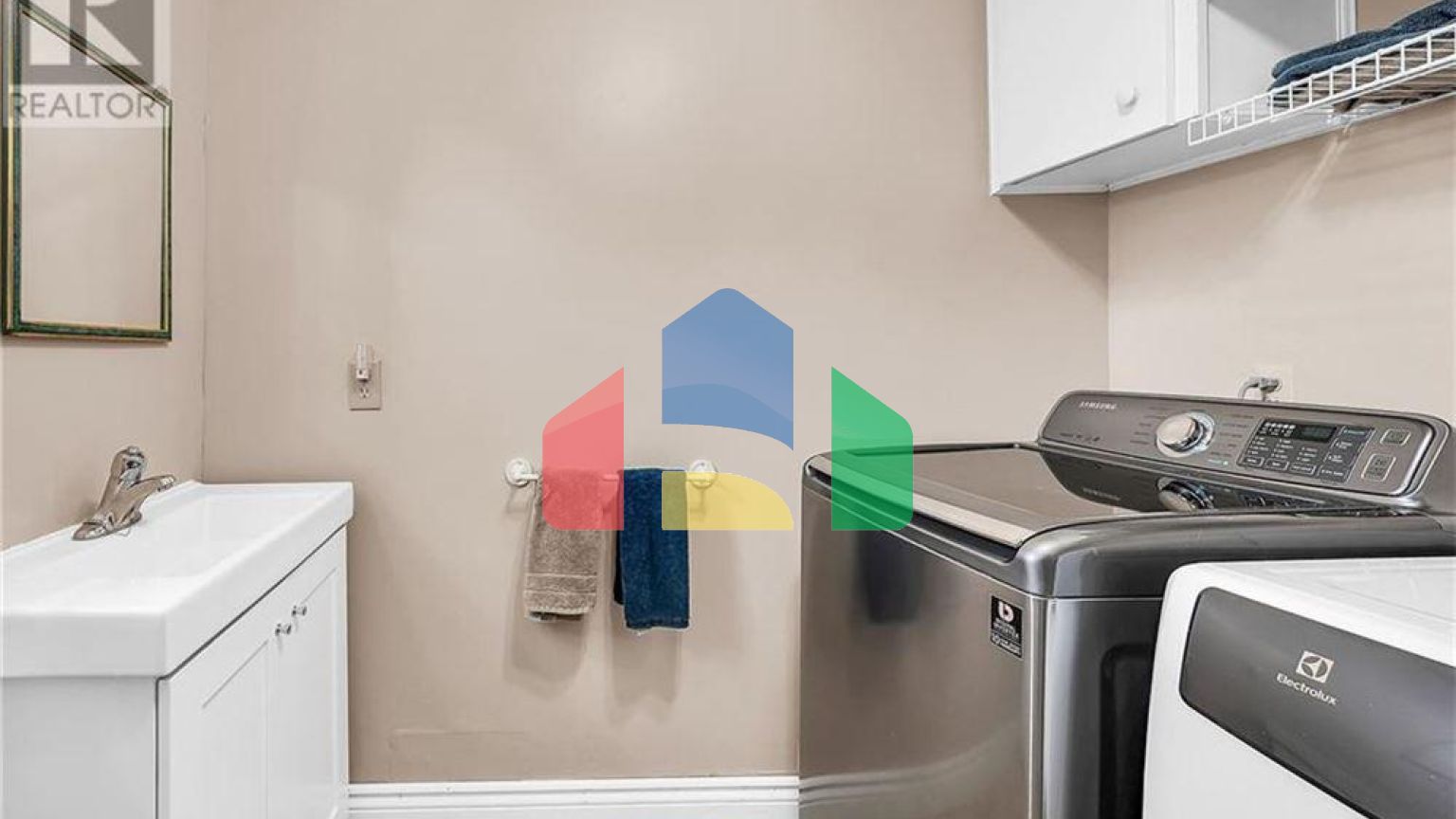 Residential - Single Family Home - Hamilton, Canada - Canada