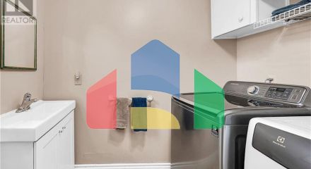 Residential - Single Family Home - Hamilton, Canada - Canada