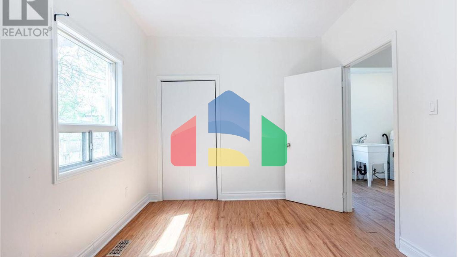 Residential - Single Family Home - Hamilton, Canada - Canada