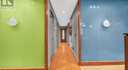 Commercial - Commercial/Retail - Hamilton, Canada - Canada