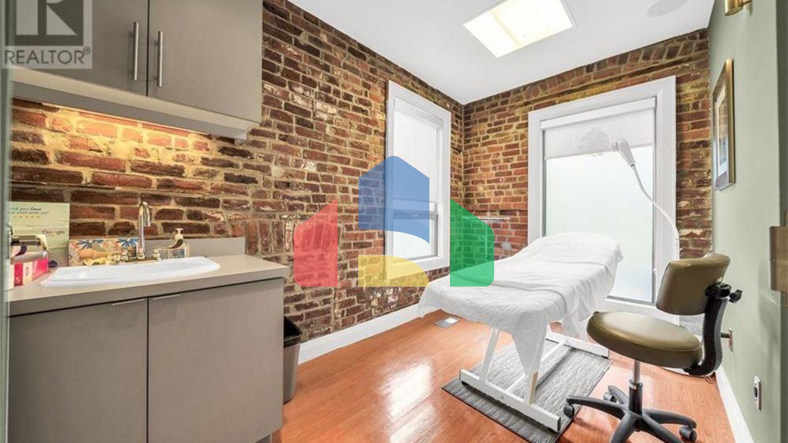 Commercial - Commercial/Retail - Hamilton, Canada - Canada