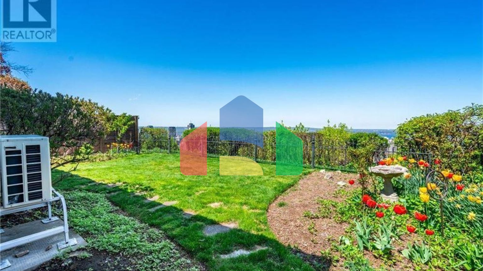 Residential - Single Family Home - Hamilton, Canada - Canada