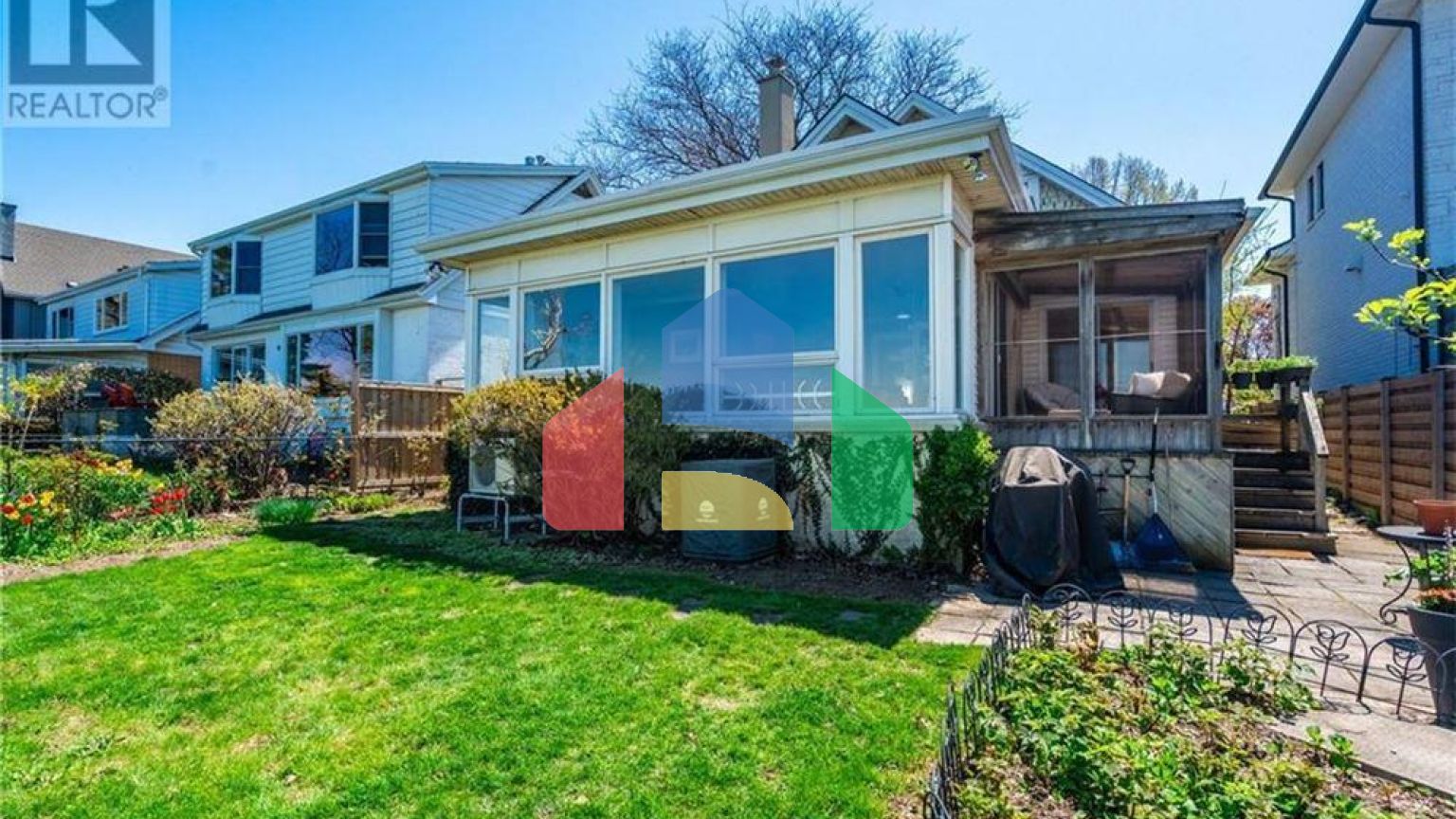 Residential - Single Family Home - Hamilton, Canada - Canada